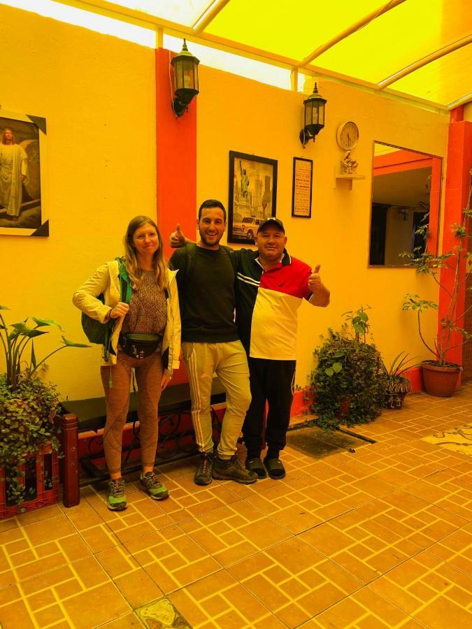 Hostal Rosita Latacunga Hostel Bagian luar foto